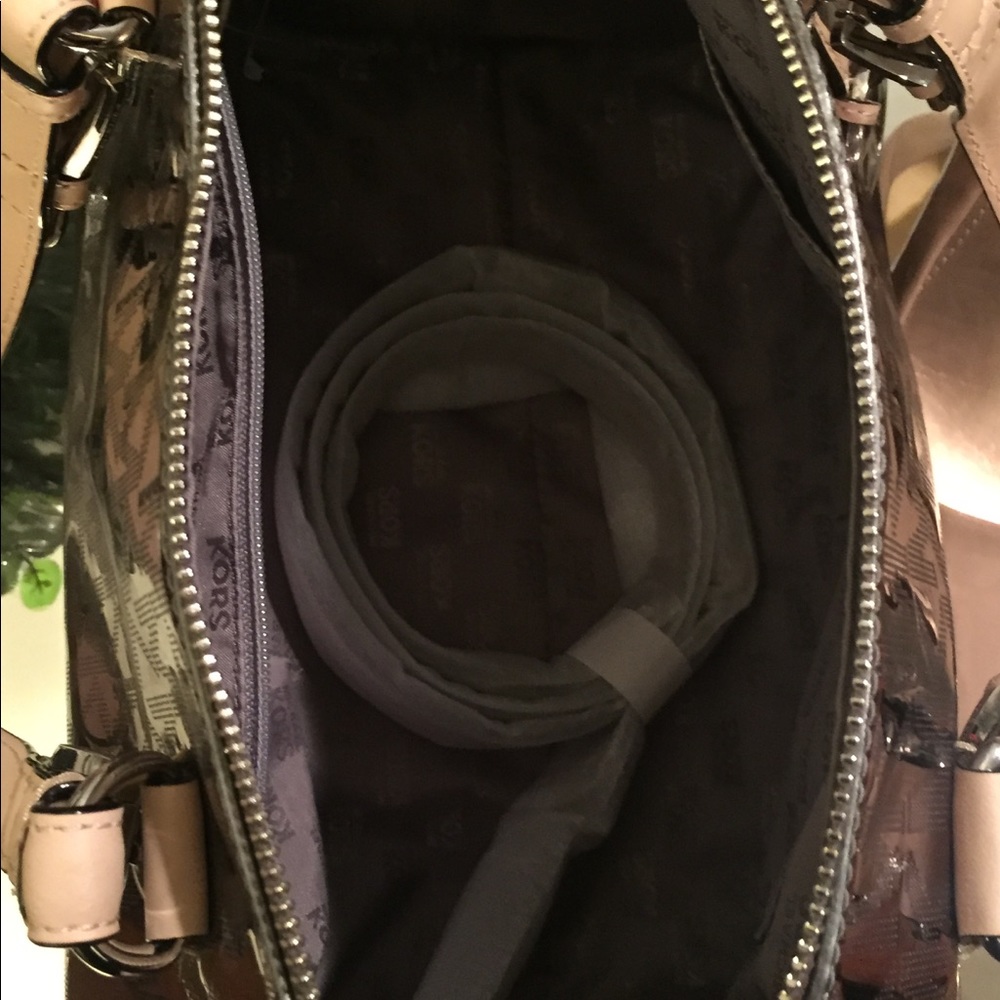 Micheal Kors Handbag (New) - Picture 4 of 5